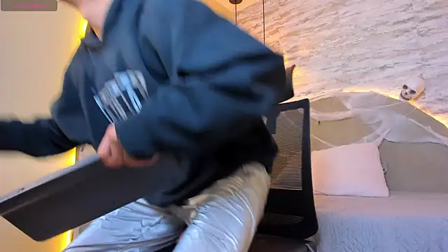 Benjamin More online show from 17, 10, 2025