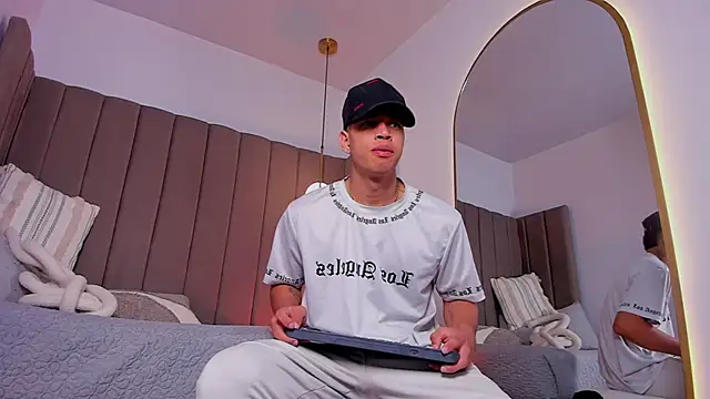 Benjamin More online show from 13, 6, 2026