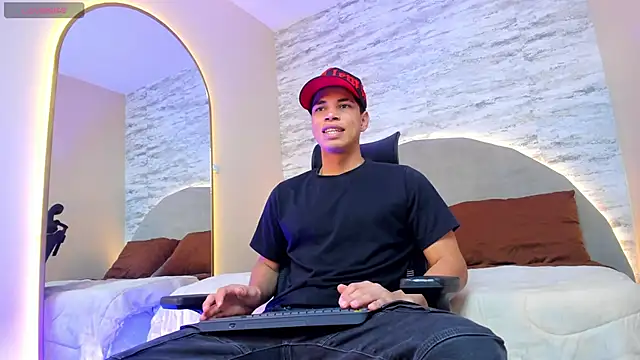 Benjamin More online show from 28, 2, 2025