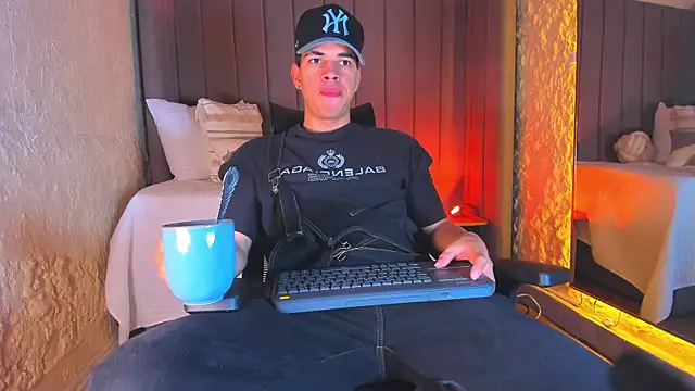 Benjamin More online show from 28, 11, 2025