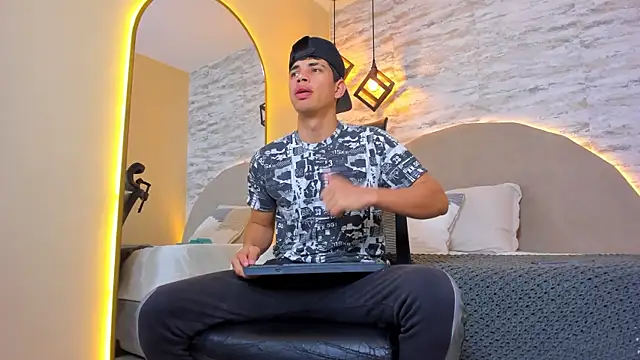 Benjamin More online show from 6, 11, 2025