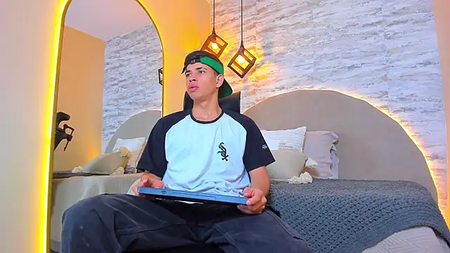 Benjamin More online show from 20, 11, 2025