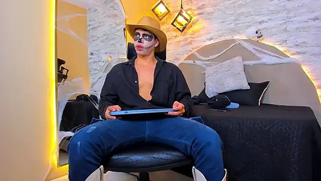 Benjamin More online show from 31, 10, 2025