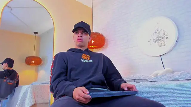 Benjamin More online show from 24, 6, 2026