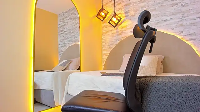 Benjamin More online show from 4, 11, 2025