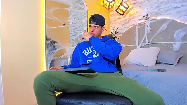 Benjamin More online show from 21, 10, 2025