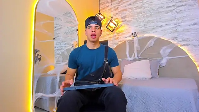 Benjamin More online show from 25, 10, 2025