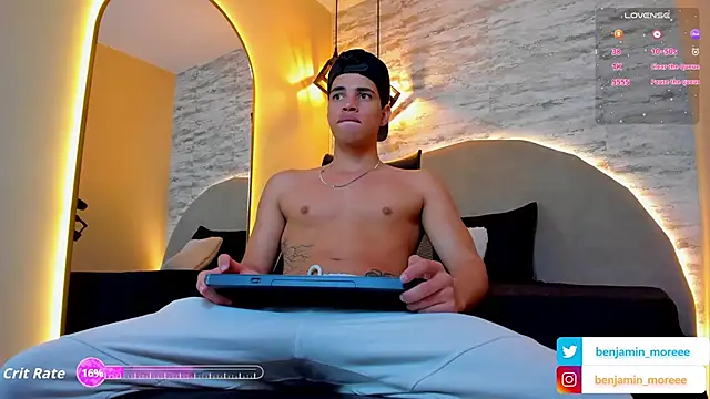 Benjamin More online show from 8, 10, 2025