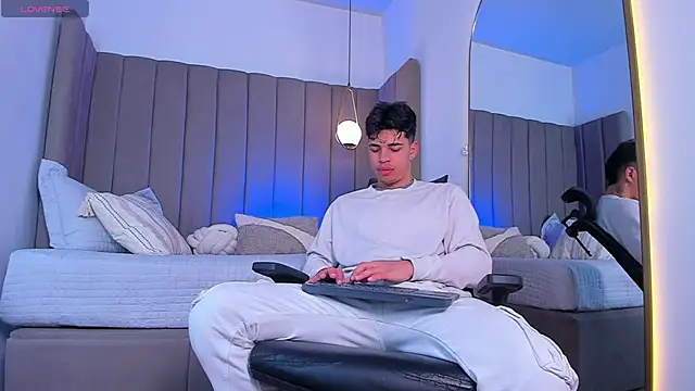 Benjamin More online show from 17, 5, 2026