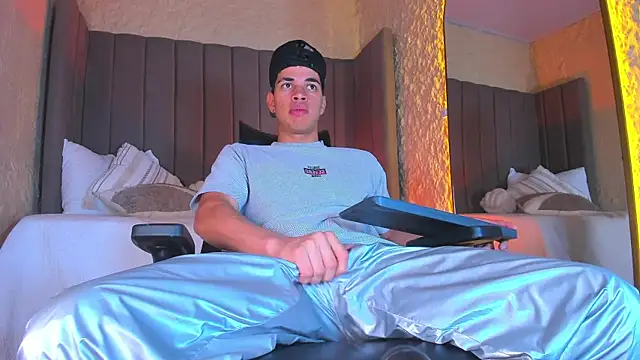 Benjamin More online show from 27, 11, 2025