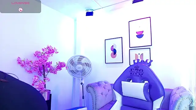 Snapshot of Ema_louis_ chatting on 10, 6, 2026 Ema louis online show from 10, 6, 2026