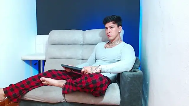 JUSTIN FULLER1 online show from 12, 4, 2026