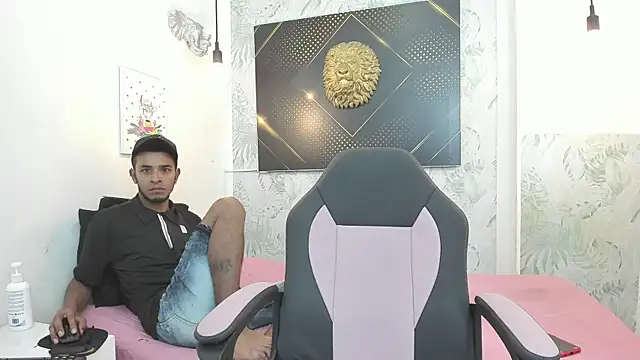Snapshot of JordanAndAndrew chatting on 5, 3, 2025 JordanAndAndrew online show from 5, 3, 2025