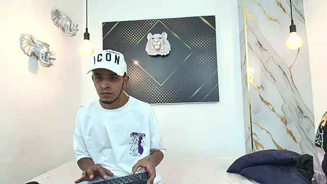Snapshot of JordanAndAndrew chatting on 4, 10, 2025 JordanAndAndrew online show from 4, 10, 2025