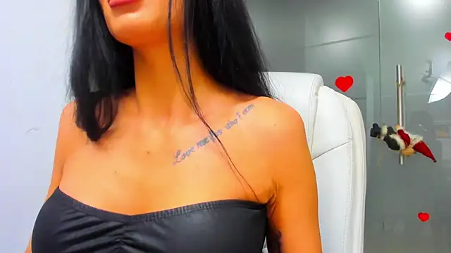 Queenrafaella online show from 15, 12, 2025