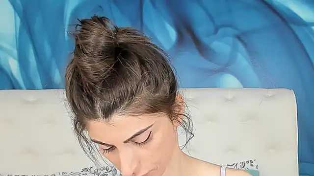 SkinnyDolly online show from 31, 10, 2025