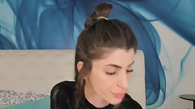 SkinnyDolly online show from 19, 11, 2025