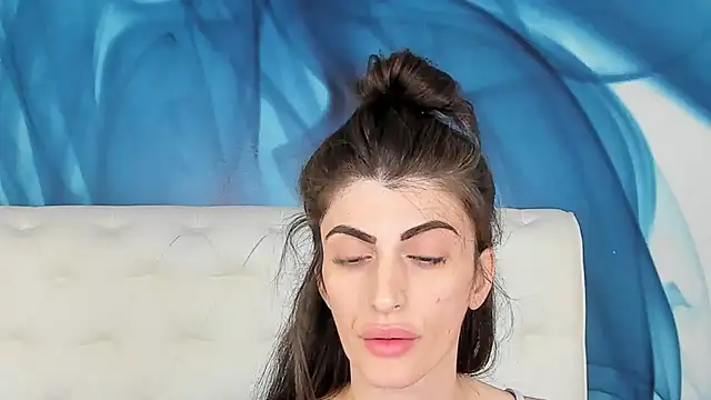 SkinnyDolly online show from 10, 10, 2025