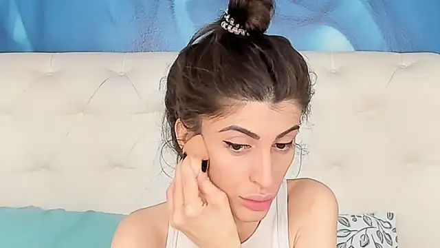 SkinnyDolly online show from 10, 11, 2025