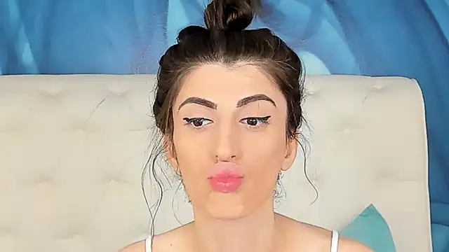 SkinnyDolly online show from 29, 10, 2025