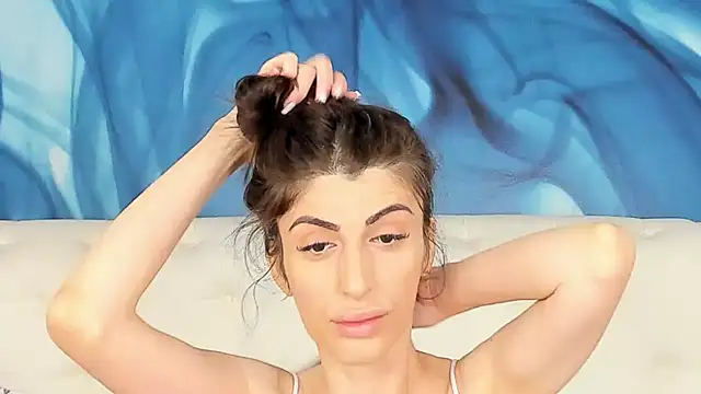 SkinnyDolly online show from 3, 10, 2025
