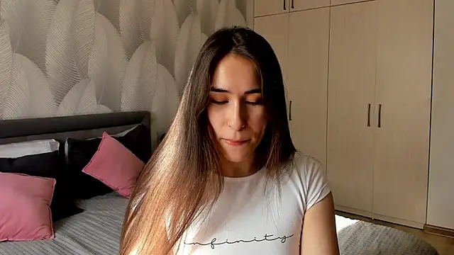 Snapshot of Bambiii_bby chatting on 28, 4, 2026 Bambiii bby online show from 28, 4, 2026
