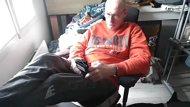 Snapshot of bogland33 chatting on 14, 5, 2026 bogland33 online show from 14, 5, 2026