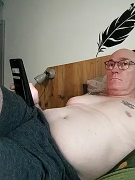 Snapshot of bogland33 chatting on 4, 7, 2026 bogland33 online show from 4, 7, 2026