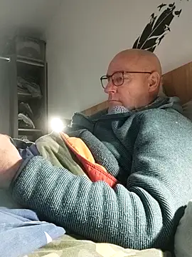 Snapshot of bogland33 chatting on 16, 5, 2026 bogland33 online show from 16, 5, 2026