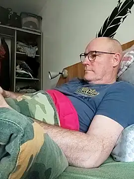 Snapshot of bogland33 chatting on 6, 5, 2026 bogland33 online show from 6, 5, 2026