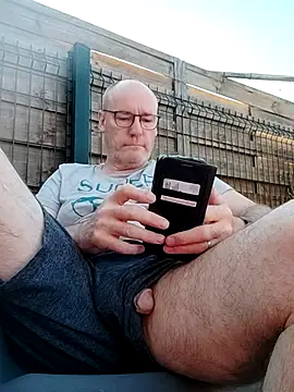 Snapshot of bogland33 chatting on 4, 7, 2026 bogland33 online show from 4, 7, 2026