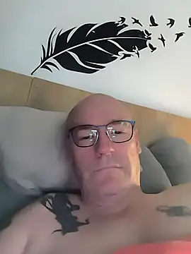 Snapshot of bogland33 chatting on 3, 6, 2026 bogland33 online show from 3, 6, 2026