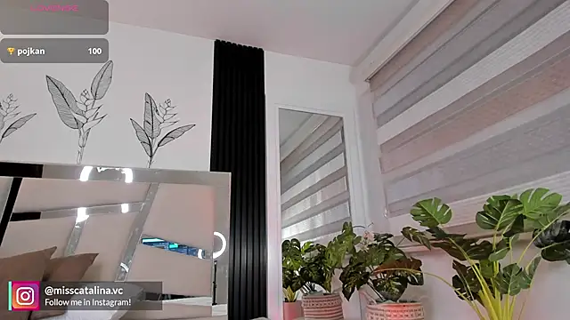 miss catalinaa online show from 20, 4, 2026