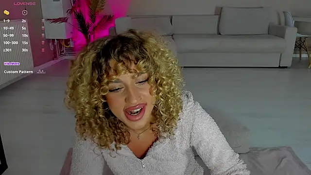 Snapshot of CurlyAnt0 chatting on 27, 10, 2025 CurlyAnt0 online show from 27, 10, 2025