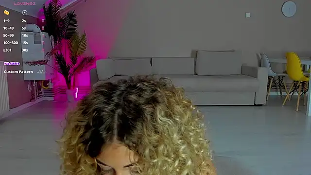 Snapshot of CurlyAnt0 chatting on 6, 11, 2025 CurlyAnt0 online show from 6, 11, 2025