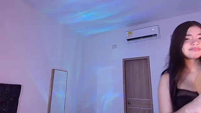 Snapshot of AuroraFiore chatting on 24, 10, 2025 AuroraFiore online show from 24, 10, 2025