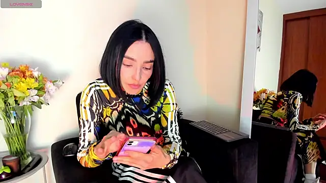 victoria  lace  online show from 19, 4, 2026