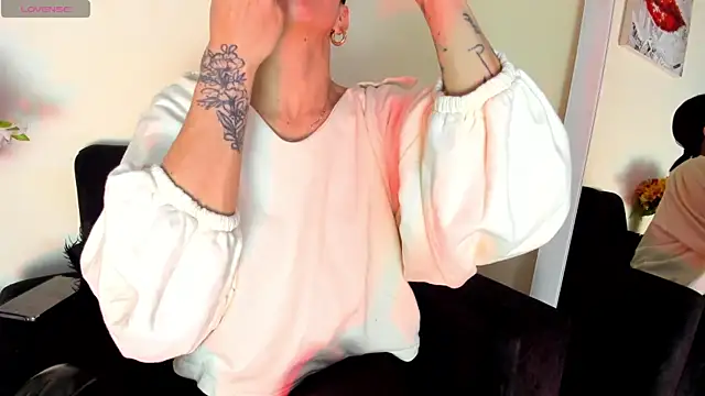 victoria  lace  online show from 20, 4, 2026