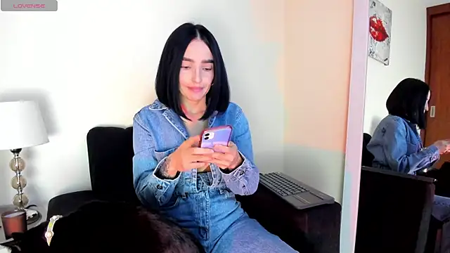 victoria  lace  online show from 4, 7, 2026