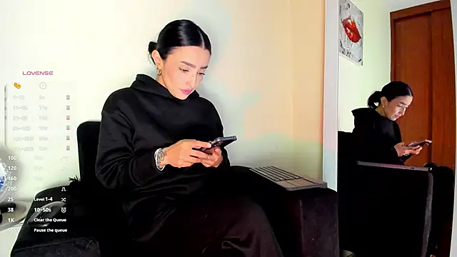 victoria  lace  online show from 3, 12, 2025