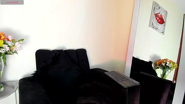 victoria  lace  online show from 16, 4, 2026