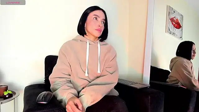 victoria  lace  online show from 27, 2, 2026