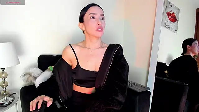victoria  lace  online show from 15, 6, 2026