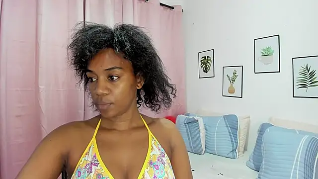 Snapshot of aisha_w10 chatting on 21, 2, 2025 aisha w10 online show from 21, 2, 2025