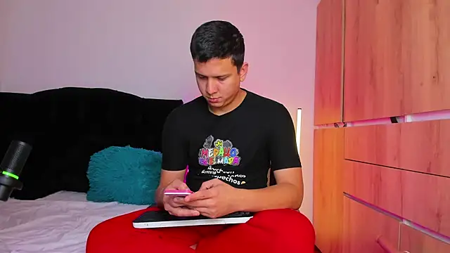 ANDREZALVAREZ online show from 7, 11, 2025