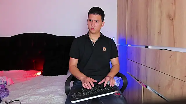 ANDREZALVAREZ online show from 1, 11, 2025