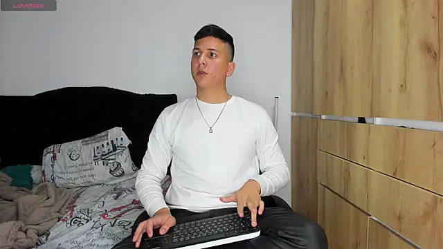 ANDREZALVAREZ online show from 14, 12, 2025