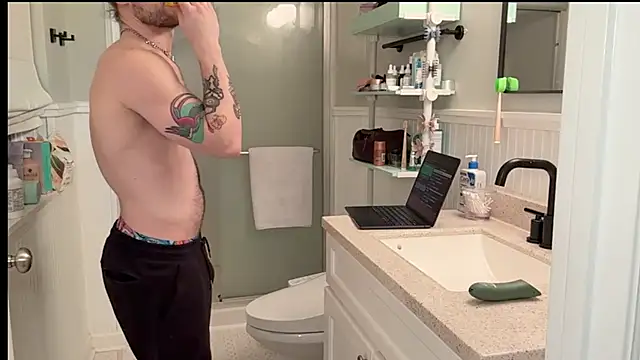 Snapshot of DaddydayDrinkzz chatting on 2, 2, 2025 DaddydayDrinkzz online show from 2, 2, 2025