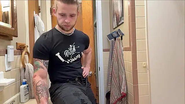 Snapshot of DaddydayDrinkzz chatting on 3, 11, 2025 DaddydayDrinkzz online show from 3, 11, 2025