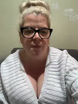 Snapshot of curvy-Ruby-Uk chatting on 23, 2, 2025 curvy-Ruby-Uk online show from 23, 2, 2025